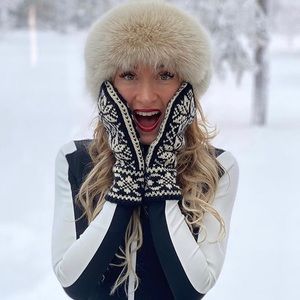 Hand knit merino wool mittens size small.